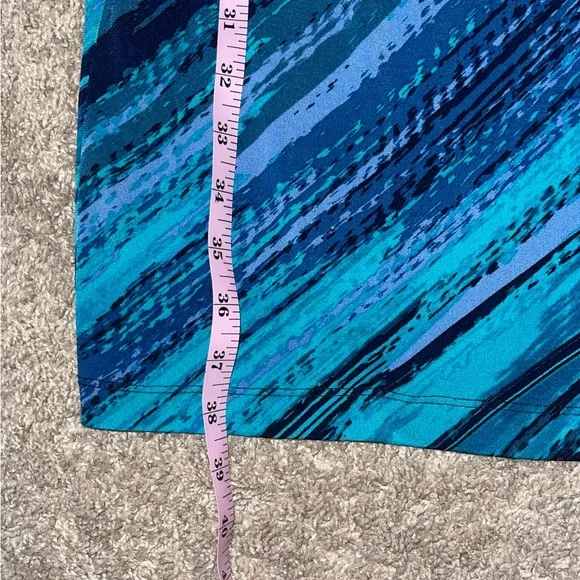 Vintage and Gorgeous- The Bluish colors in this dress are vibrant and Noticeable - Picture 12 of 13